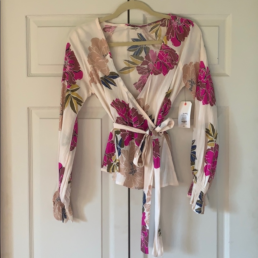 Billabong floral wrap top. Small. NWT